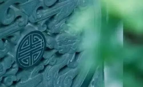 穿秀禾出门手拿团扇还是花 团扇结婚当天怎么拿